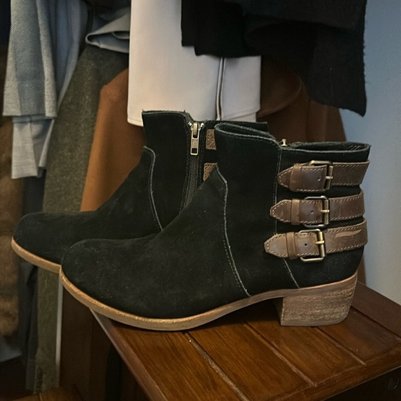 UGG Shoes - Ugg women’s black booties size 9